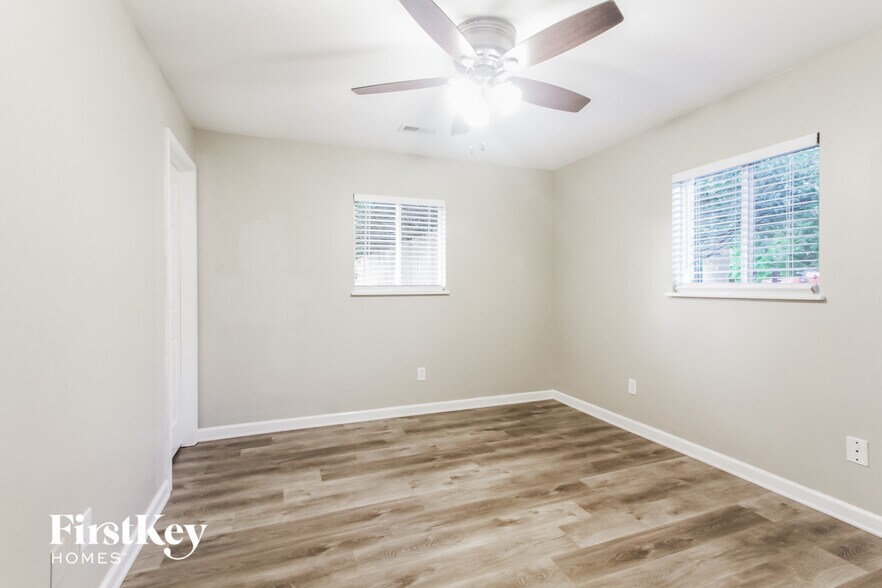Building Photo - 410 Grovewood Dr