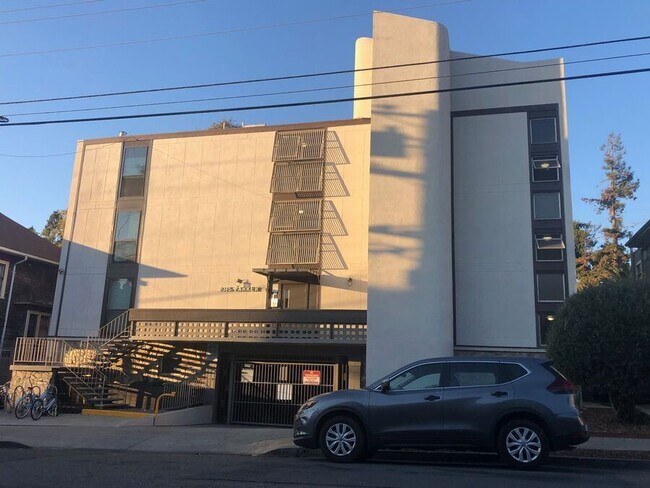 Building Photo - 2315 Parker St