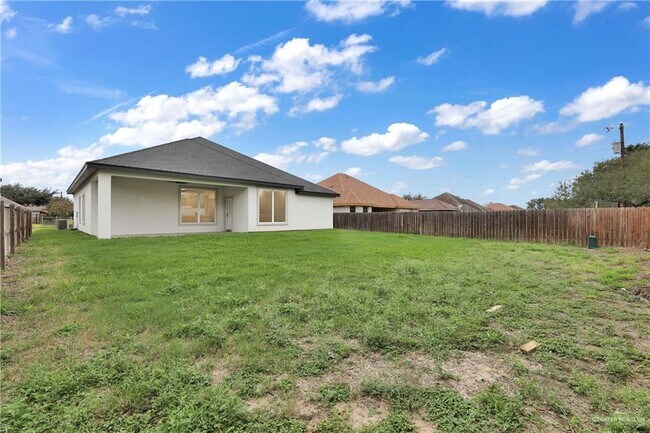 Building Photo - 1416 N Lookout Dr