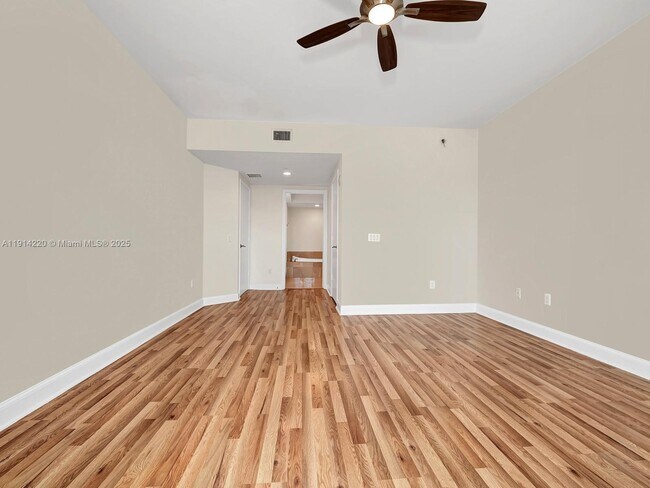 Building Photo - 15051 Royal Oaks Ln