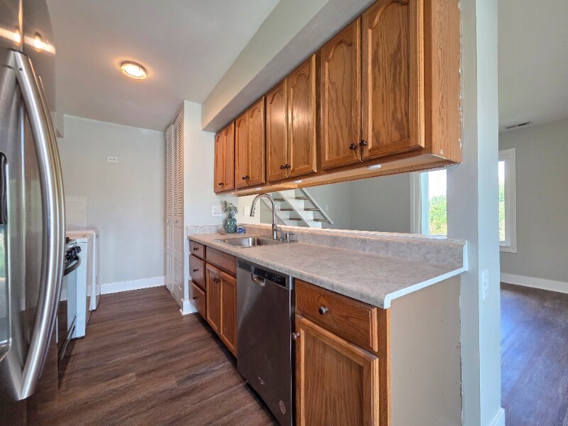 Building Photo - 1672 Cornell Dr