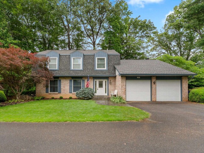 Primary Photo - "Spacious 4-Bed Oasis with Scenic Views an...