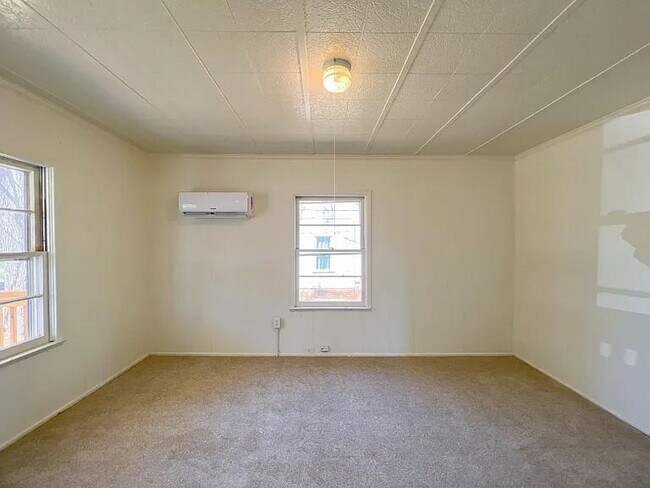 Building Photo - 307 Green St