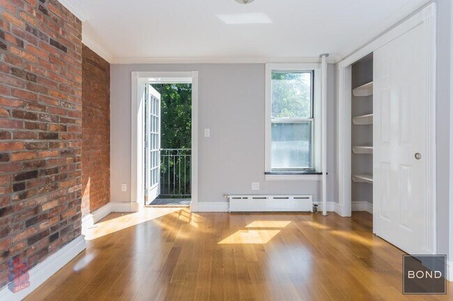 Primary Photo - 118 E 7th St