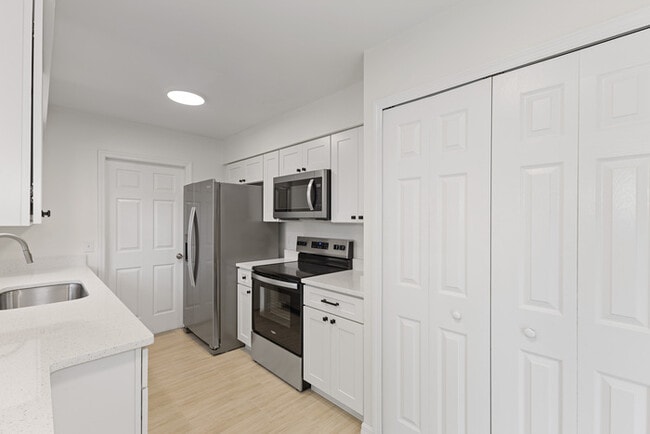 Building Photo - 102 Cricket Hollow Ln