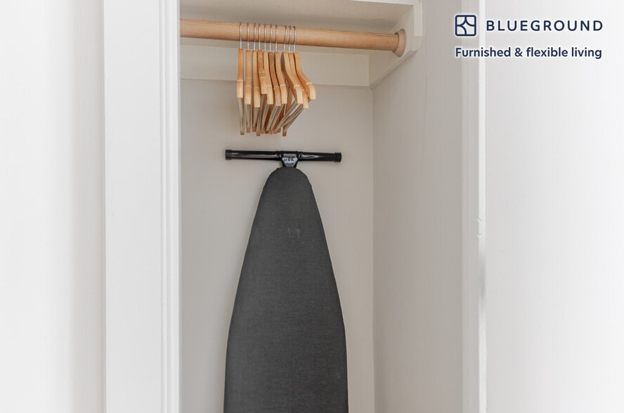 Building Photo - 515 W 47th St