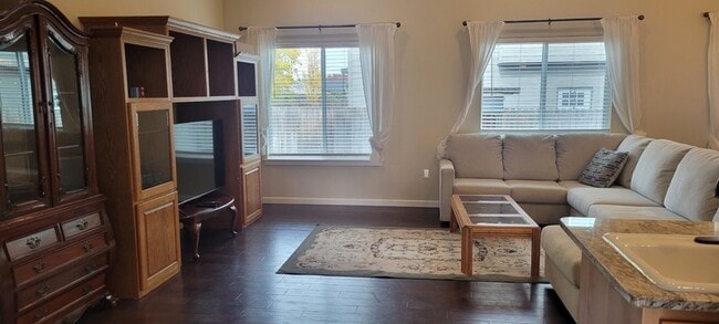 Building Photo - 108 SW Little Meadow Ln