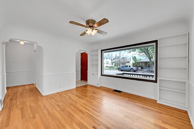 Building Photo - $2,300.00 - 2 Beds, 1 Bath, Single Family ...