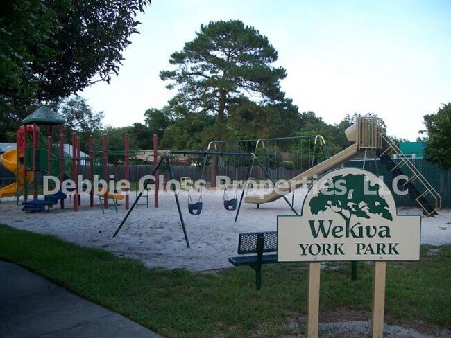 Building Photo - 3 bedroom 2 bath Wekiva home