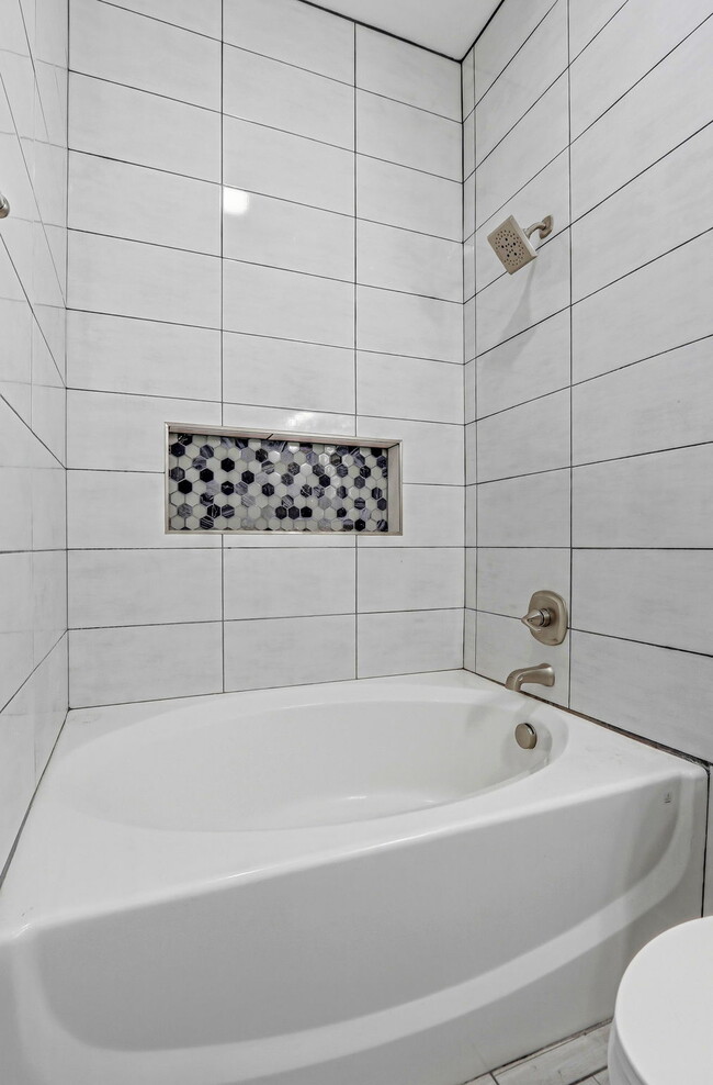 Building Photo - 13110 Emerald Isle St