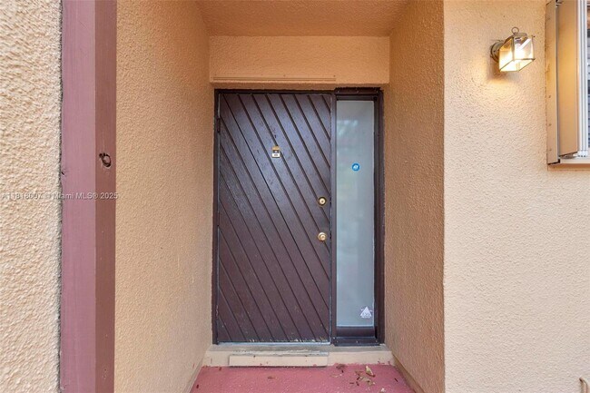 Building Photo - 1341 E Golfview Dr