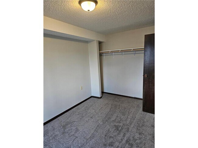 Building Photo - 808 Hills Ave