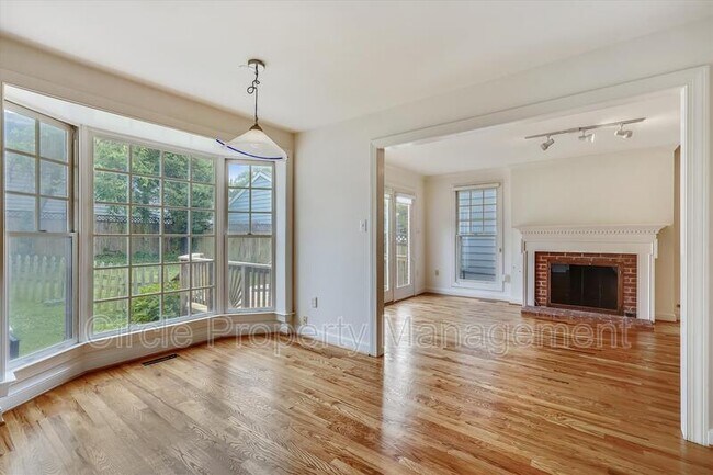 Building Photo - 1805 N Adams St