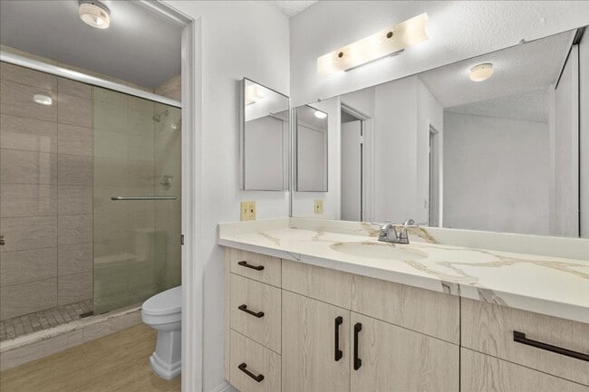 Building Photo - Spacious Tri-Level Townhome with Private G...