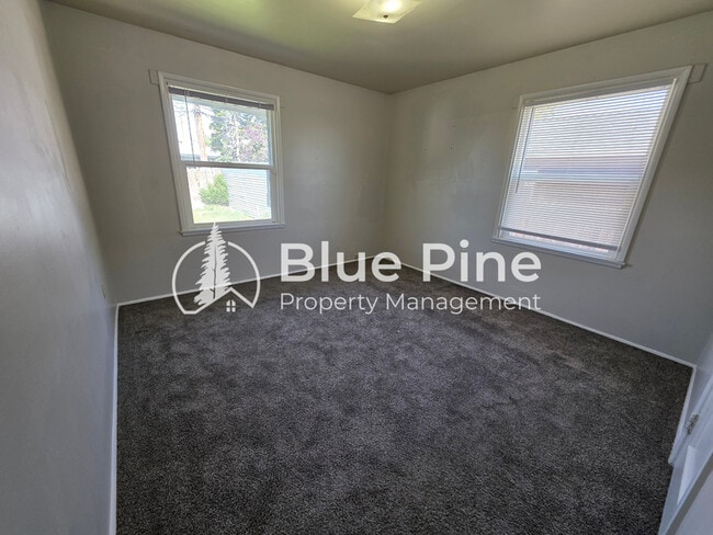 Building Photo - 640 Lincoln Dr