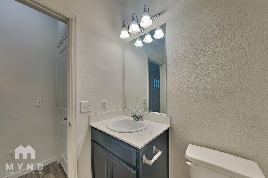 Building Photo - 1044 Banyon Tree Ln