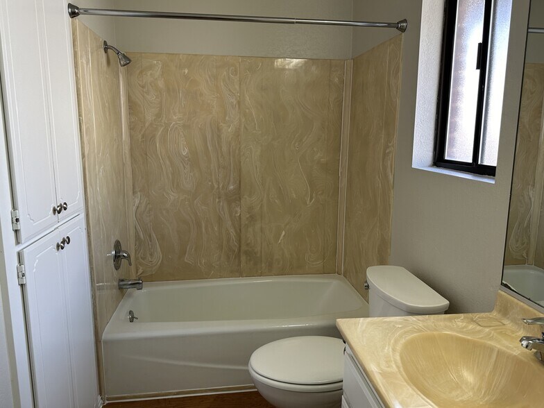 Building Photo - 388 S 100 W