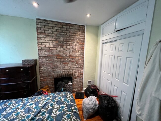 Building Photo - 1527 Saturn Way