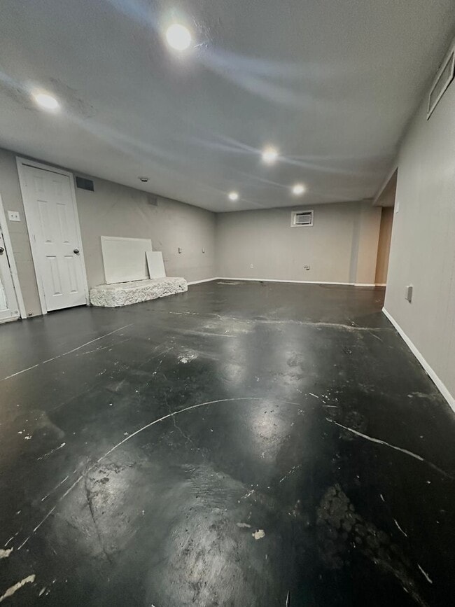 Building Photo - Spacious 4 Bedroom Home in Pearl!