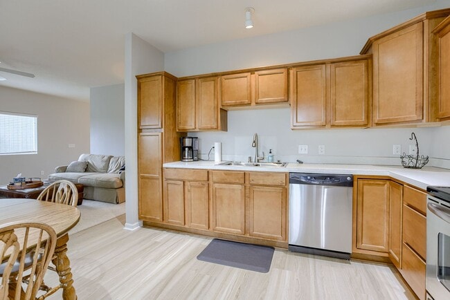 Building Photo - Short Term Furnished 3 Bedroom Townhome!!