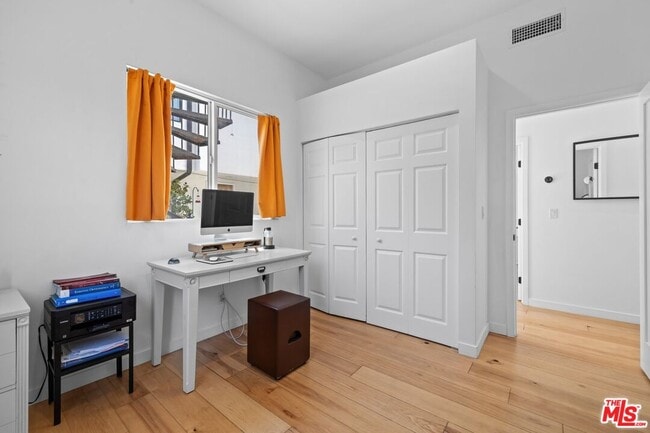 Building Photo - 3170 Glenmanor Pl