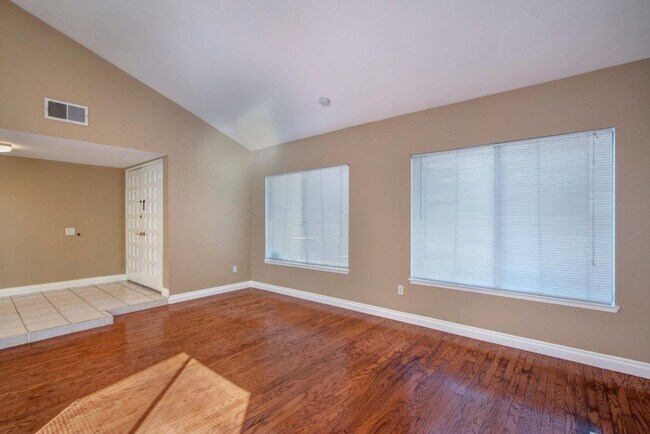 Building Photo - Beautiful 4B/2BA Home in Rancho Bernardo for Lease!