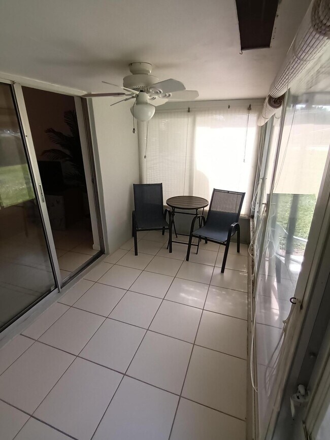 Building Photo - 1119 Lake Terrace