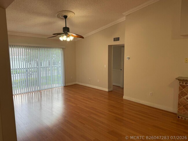 Building Photo - 1503 Crestwood Ct S