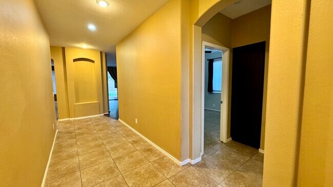 Building Photo - 1362 W. Roadrunner Dr.