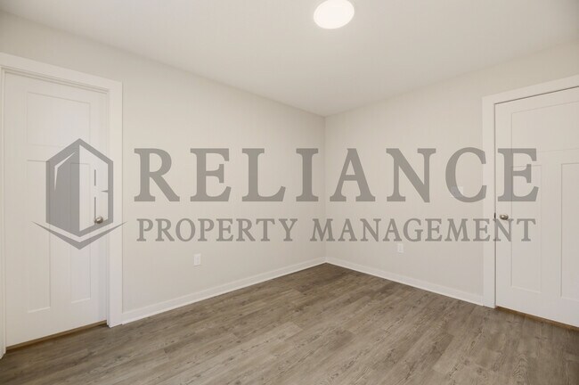 Building Photo - 622 W 50th St S