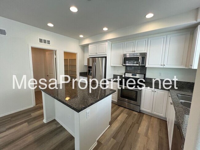 Building Photo - 127 Macintosh Way