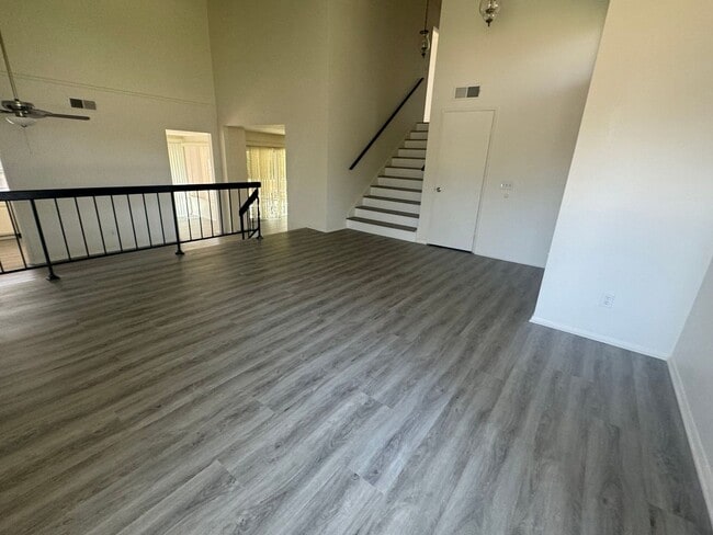 Building Photo - PERFECT 3 bedroom 2.5 bath Pool Home!