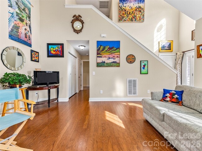 Building Photo - 14 Hildebrand St