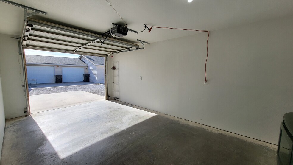 Building Photo - 2400 E Ambush St