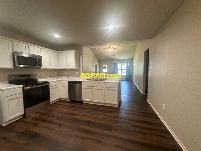 Building Photo - Great 4 Bedroom for rent!