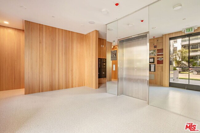 Building Photo - 2361 Fox Hills Dr
