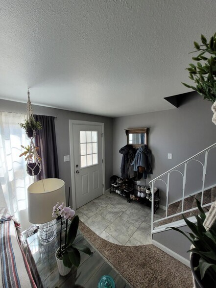 Entry Way - Main Level - 1214 Cree Dr