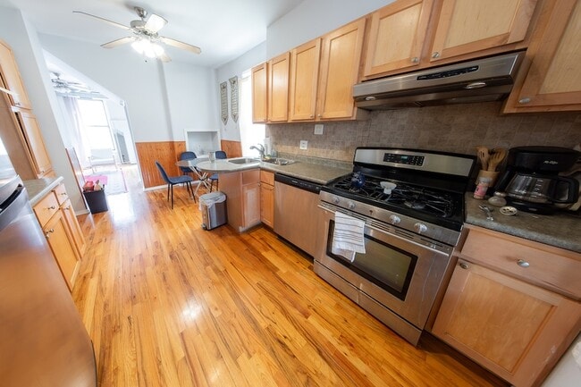 Building Photo - 1304 N Campbell Ave
