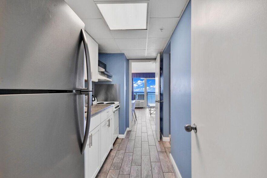 Building Photo - 2300 N Ocean Blvd