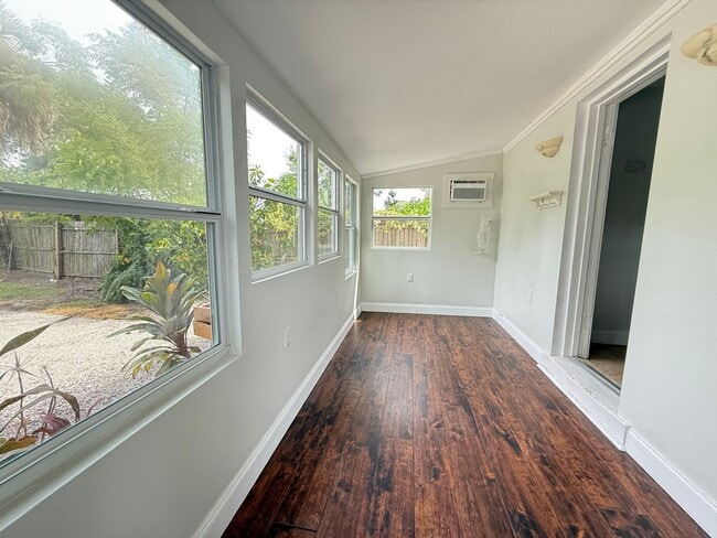 Building Photo - 1 Bedroom 1 Bathroom with WD
