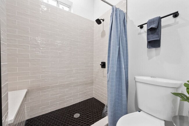 Building Photo - 921 E Hattie St