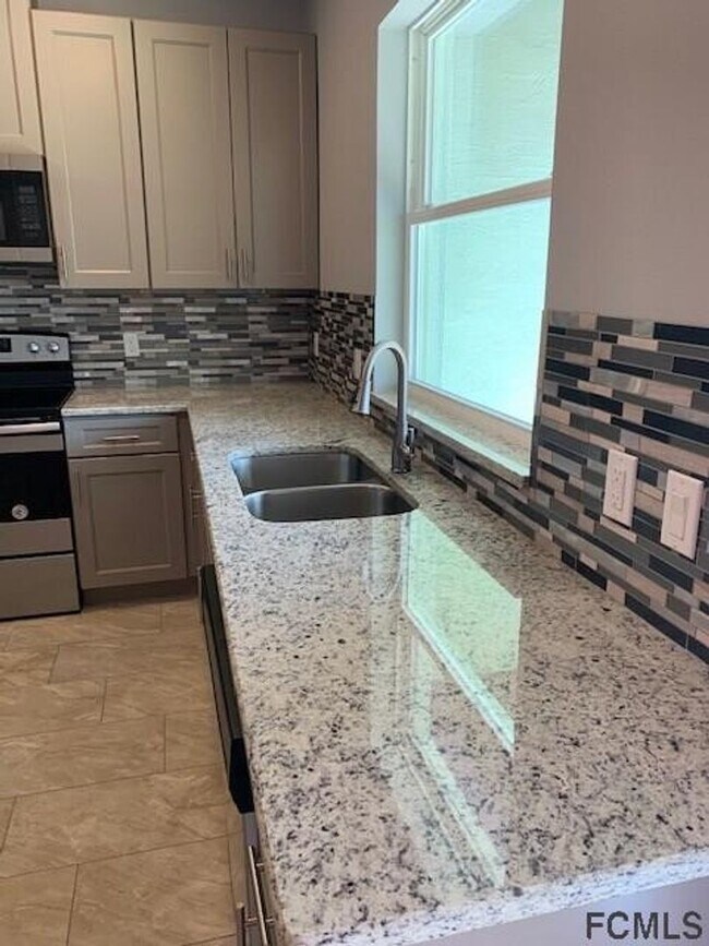 Building Photo - 2 Prout Pl