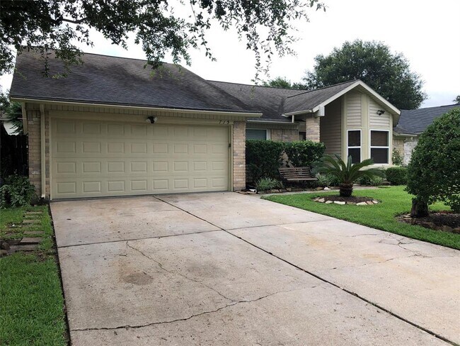 Primary Photo - 715 N Rock Dr