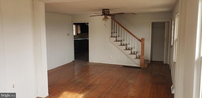 Building Photo - 19 Laverne Dr