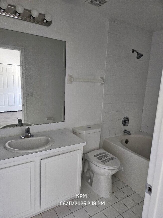 Building Photo - 1109 Colonial Palms Way
