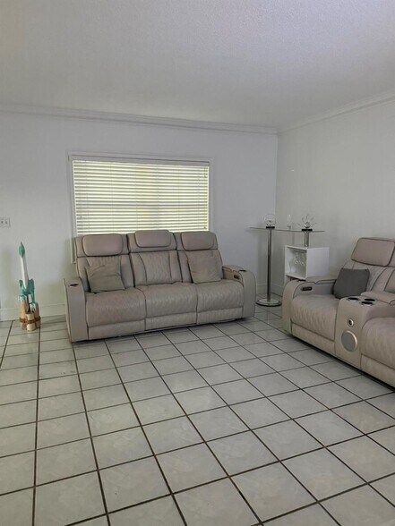 Building Photo - 2600 S Ocean Dr