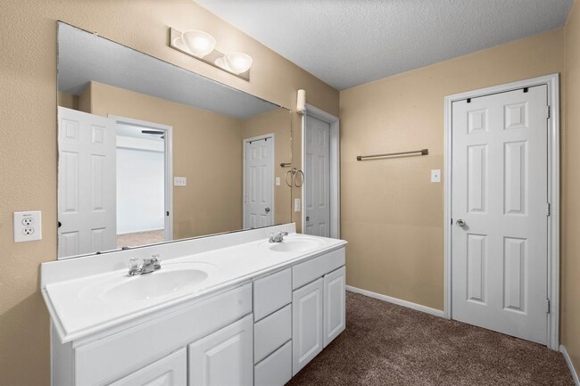 Building Photo - 29639 Turnbury Village Dr