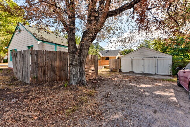 Building Photo - 1132 W Eufaula St