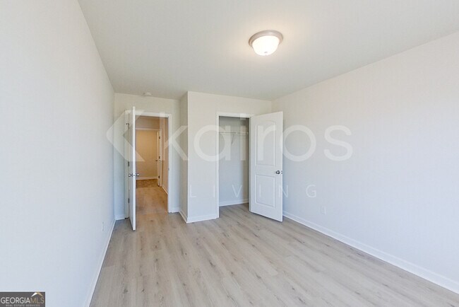 Building Photo - 234 Fox Chase Wy