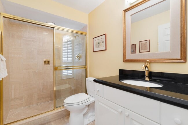 Building Photo - 575 N Lake Wy